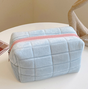 Custom Logo Cute Velvet Cosmetic Bag Eco-friendly Quilted Velvet Makeup Pouch