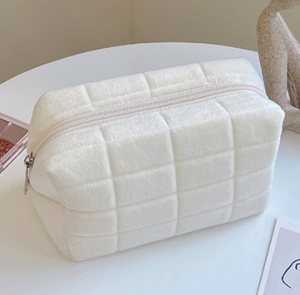 Custom Logo Cute Velvet Cosmetic Bag Eco-friendly Quilted Velvet Makeup Pouch