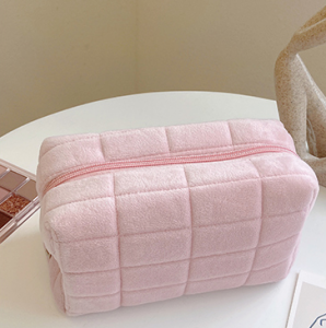 Custom Logo Cute Velvet Cosmetic Bag Eco-friendly Quilted Velvet Makeup Pouch