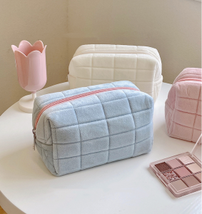 Custom Logo Cute Velvet Cosmetic Bag Eco-friendly Quilted Velvet Makeup Pouch