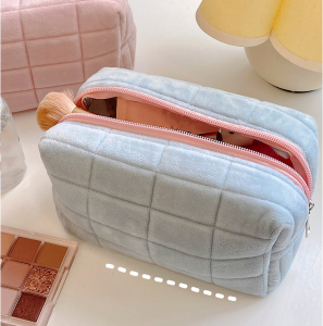 Custom Logo Cute Velvet Cosmetic Bag Eco-friendly Quilted Velvet Makeup Pouch