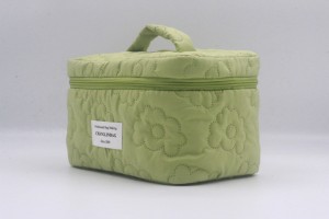 Large Capacity Polyester Quilted Flower Travel Makeup Storage Bag