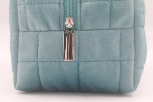 Custom Logo Cute Velvet Cosmetic Bag Eco-friendly Quilted Velvet Makeup Pouch