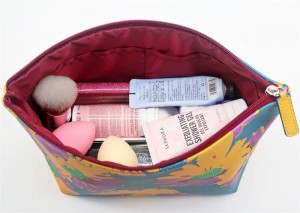 2022 New Product Harbor Blue Ground Floral Printing Trapezoid Shape Retro Style Water-based PU Cosmetic Bag
