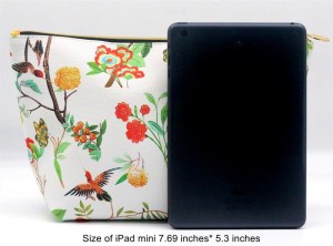 2022 Spring Newest Arrival Lifelike Flowers and Birds Pattern on Snow White Ground Water-based PU Cosmetic Bag